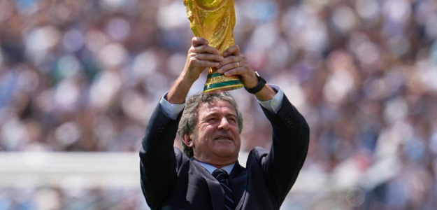 Kempes insta a la exigencia y la prudencia en las críticas a la selección argentina