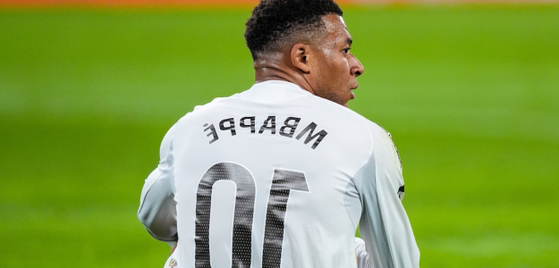 Kylian Mbappé se lesiona en duelo ante el Betis y preocupa a Francia