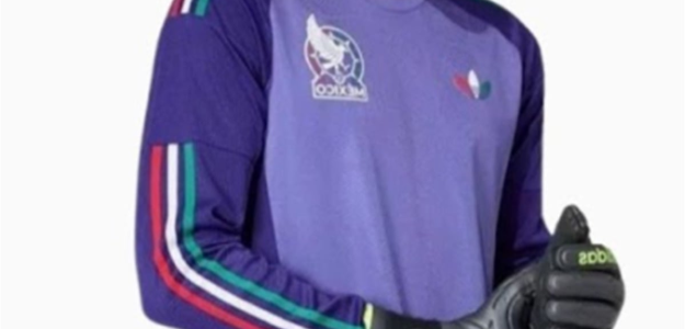 La sorprendente equipación de portero que deslumbra en las redes