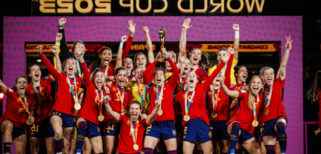 España, potencia mundial en fútbol con sus selecciones masculina y femenina
