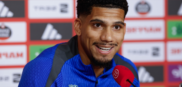 Ronald Araujo regresa a Uruguay tras tratamiento médico en España
