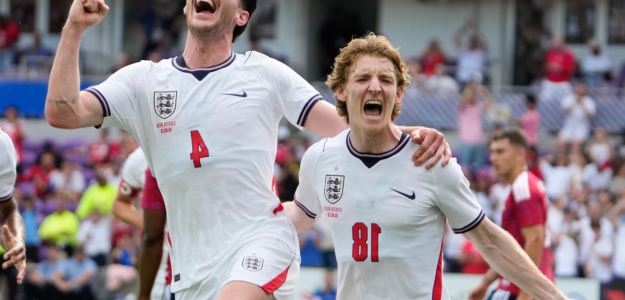 Gordon brilla con Inglaterra y cierra la preparación con victoria ante Costa Rica