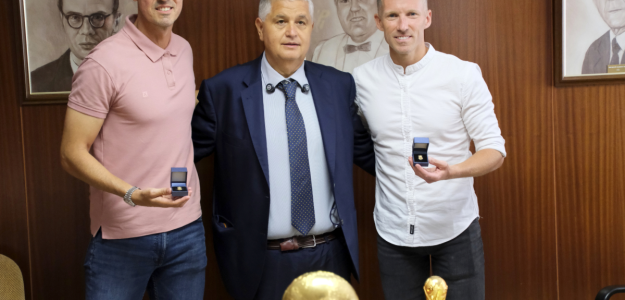 Árbitros canarios reciben máximo reconocimiento tras brillante participación mundialista