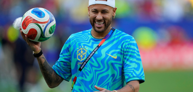 Neymar, en espera de su debut por lesión en el Mundial