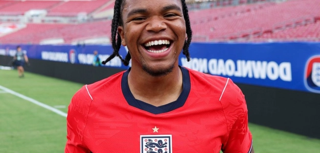 Rio Ngumoha, la revelación juvenil que deslumbra en la selección inglesa