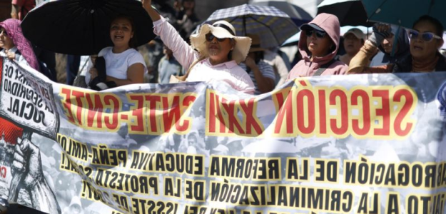 Maestros mexicanos anuncian huelga indefinida en protesta por aumento salarial