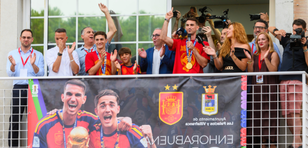 Gavi y Fabián, homenajeados en Los Palacios y Villafranca tras su victoria en el Mundial