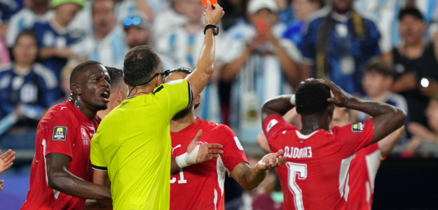 Impacto de las nuevas normativas en el Mundial: expulsiones polémicas y decisiones controversiales