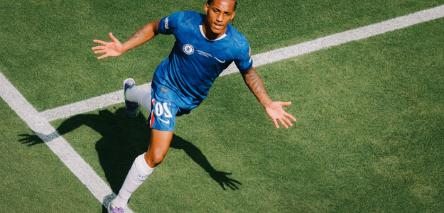 Joao Pedro, el destacado goleador del Chelsea, premiado pese a exclusión del Mundial