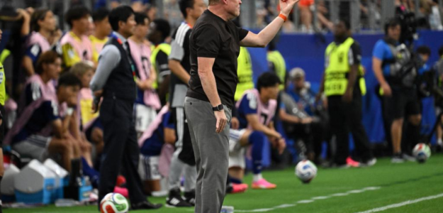 Koeman analiza decisión táctica en empate con Japón