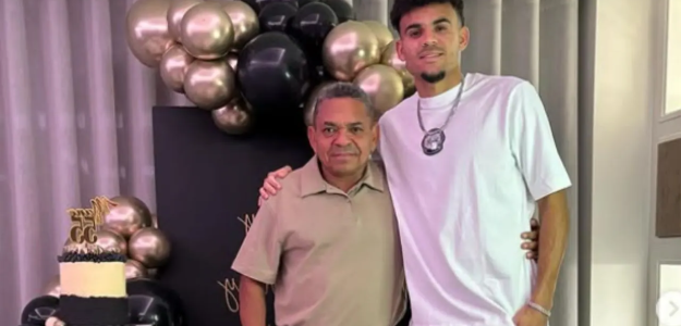 Emotiva reacción de Mane Díaz al hallar la lámina de su hijo en el álbum del Mundial 2026