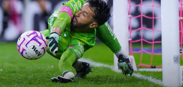 Histórico penalti atajado por Camilo Vargas en el clásico mexicano Atlas vs. Chivas
