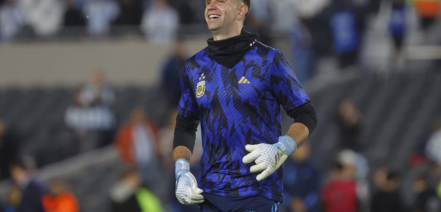 Emiliano Martínez avanza firme hacia su recuperación para el Mundial