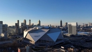 El estadio de Atlanta desafía a la FIFA con la estrella de Mercedes