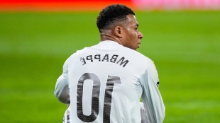 Kylian Mbappé se lesiona en duelo ante el Betis y preocupa a Francia