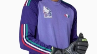 La sorprendente equipación de portero que deslumbra en las redes