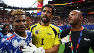 Vozinha, arquero nominado al Balón de Oro, protagoniza un nuevo blooper en la Copa Africana de Naciones