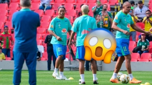 Ronaldinho, ovacionado en el Estadio Banorte como leyenda del fútbol mexicano