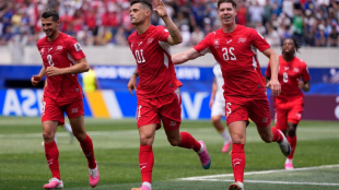 Xhaka lidera la victoria suiza en la Copa del Mundo