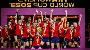 España, potencia mundial en fútbol con sus selecciones masculina y femenina