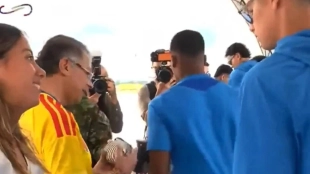 James Rodríguez genera controversia al negar foto a la hija de Gustavo Petro