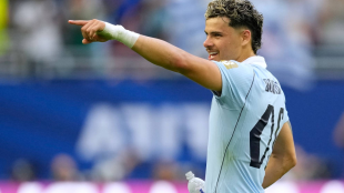 Uruguay se aferra a Maxi Araújo para sobrevivir en la Copa del Mundo