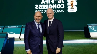 Rafa Louzán cierra acuerdos clave en Congreso FIFA