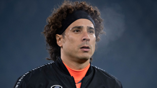 Guillermo Ochoa y su infortunado error en la Copa de Chipre despiertan debate rumbo al Mundial 2026