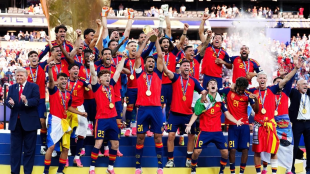 Jugador de la selección española dona su prima del Mundial a empleados de la Federación