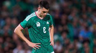 Lesión de César Montes enciende las alarmas en la Selección Mexicana