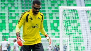 Arabia Saudí innova en su preparación para desafiar a España: gafas negras revolucionan el entrenamiento de sus porteros
