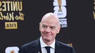 Gianni Infantino aboga por expulsar a jugadores que realicen gestos racistas en el campo