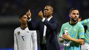 Kluivert y Seedorf se suman al sueño mundialista de Surinam