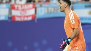 Emiliano Martínez, el guardameta que brilla en las tandas de penaltis con Argentina