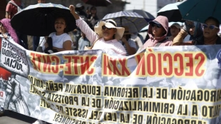 Maestros mexicanos anuncian huelga indefinida en protesta por aumento salarial