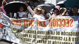 Maestros mexicanos anuncian huelga indefinida en protesta por aumento salarial