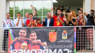 Gavi y Fabián, homenajeados en Los Palacios y Villafranca tras su victoria en el Mundial
