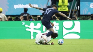Yeremy Pino, el futbolista español que desafió al dolor en un choque ante Uruguay