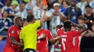 Impacto de las nuevas normativas en el Mundial: expulsiones polémicas y decisiones controversiales