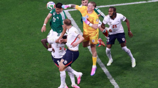Pickford, el héroe en los guantes ante México en el Azteca