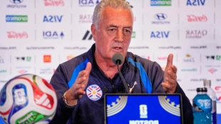 Gustavo Alfaro enfrenta con determinación el desafío ante Alemania