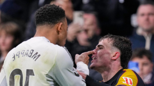 Kylian Mbappé defendido por Deschamps: críticas y debate en Francia
